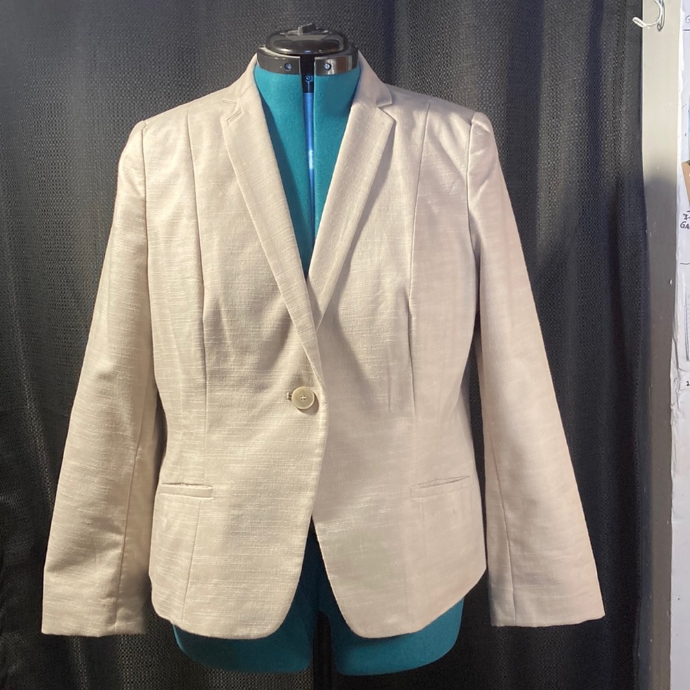 Worthington XL cream woven blazer.